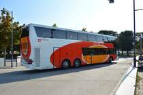 JOX 597 auf der Linie 40 am Bahnhof Norrköping am 19.09.2014. Aufgenommen wurde ein VanHool.
