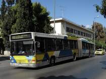 Griechenland / Athen: Volvo B7LA / Saracakis - aufgenommen im Oktober 2014 in der Innenstadt von Athen.