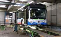 Oktober 2014 - Schweinfurt, Wagen 69 in der Stadtwerke-SW Werkstatt. Wagen 69 ist einer der drei ersten Citaro C2 für Schweinfurt. Sie ersetzten Mercedes-benz O405G (Hochflur). 