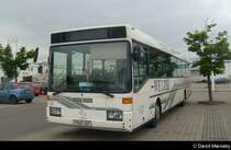 Juni 2011 - ein Mercedes-Benz O407 der Firma Wetzel, Cammer parkt am EKZ Wust.