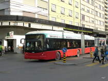 VB Biel - Hess-Swisstrolley BGT-N2C  Nr.55 unterwegs auf der Linie 1 in der Stadt Biel am 21.12.2014