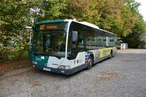 P-AV 915 steht als Linie 692 in Bornim und wartet auf seine Abfahrt in die Innenstadt von Potsdam. Aufgenommen am 24.09.2014 Mercedes Benz O530.
