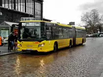 Scania Citywide auf der Linie M49 nach Berlin Staaken Heerstraße/Nennhauser Damm am S+U Bahnhof Zoologischer Garten.(23.12.2014)
