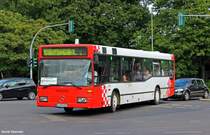 21. Juli 2014 - Berlin, Altonaerstraße - Bachstraße. Der O405N2 ist für die Firma Magsch, Berlin unterwegs.

Anlieferung :  Ausmusterung :    Wagennummer-Betrieb : 
1994          /  2007          /152  SWO Osnabrück 
2007         / 2010           /110  KVB Osterode am Harz 
