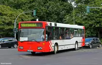 21. Juli 2014 - Berlin, Altonaerstraße - Bachstraße. Der O405N2 ist für die Firma Magsch, Berlin unterwegs.

Anlieferung :  Ausmusterung :    Wagennummer-Betrieb : 
1994          /  2007          /152  SWO Osnabrück 
2007         / 2010           /110  KVB Osterode am Harz 
