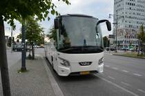 75-BDS-9 steht am 21.08.2014 Berlin Zoologischer Garten. Aufgenommen wurde ein VDL Futura.
