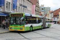 Wagen 76 welcher auch als  Schweinfurter  im unterfränkischen Volke bekannt ist, am Rosßmarkt auf der Linie 52 nach Deutschhof (Ringlinie). 05.08.2014