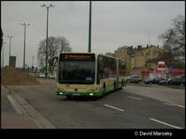 September 2011 - der im Jahre 2011 erworbene Citaro G II der VBBr, fährt die verlegte Haltestelle am Hauptbahnhof in Richtung Wilhelmsdorf an. Im Hintergrund sieht man das alte Bahnhofsgebäude von Brandenburg.