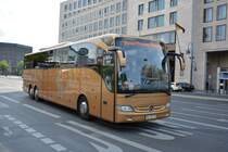 Aus Polen kommt dieser Mercedes Benz Tourismo (WU 88194). Aufgenommen am 21.08.2014 , Berlin Zoologischer Garten.
