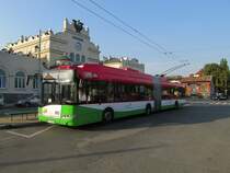 Solaris Trollino 18M, MPK Lublin #3933, 10.08.2014 beim Lublin hbf.