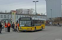 11.03.2014 einer der 2 verbliebenen Neoplan der N40er Serie am Südkreuz.