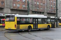 06.02.2014 Berlin, am Alex Wagen 2095, ein MAN NL3xx der BVG dreht seine Runden als Fahrschulwagen.