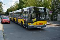 B-V 4301 fährt am 21.08.2014 auf SEV für die U2. Aufgenommen wurde ein Solaris Urbino 18 , Hertzallee Berlin.
