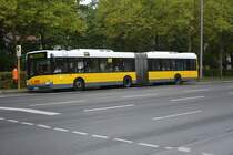 B-V 4398 fährt am 26.09.2014 auf der Linie M49 nach Berlin Zoologischer Garten. Aufgenommen wurde Solaris Urbino 18, Flatowalle.

