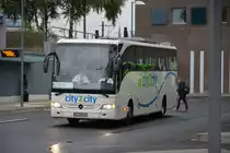 H-R 6641 (Mercedes Benz O350) erreicht nun seinen nächsten Halt Hannover ZOB. Aufgenommen am 07.10.2014.
