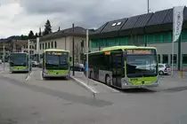 BLS: Durch die Inbetriebnahmen von 16 neuen MERCEDES CITARO sind die Busse der Marke VANHOOL rarer geworden auf dem BLS Bus-Netz. Einheitliche Busflotte auf dem Bahnhopfplatz Langnau i.E. auf den nächsten Einsatz wartend am 11. Dezember 2014.
Foto: Walter Ruetsch 