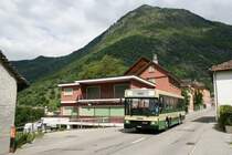 Der NAW/Hess BH 5-25 Nr. 17 der Autolinee Belinese am 14.6.2008 in Olivone.