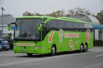 IZ-LR 1075 (O350 Mercedes Benz Tourismo) wartet am 25.10.2014 auf seine nächste Fahrt nach Hamburg. Aufgenommen am 25.10.2014 Berlin ZOB.
