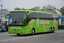 IZ-LR 1075 (O350 Mercedes Benz Tourismo) wartet am 25.10.2014 auf seine nächste Fahrt nach Hamburg. Aufgenommen am 25.10.2014 Berlin ZOB.
