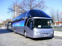 Neoplan Starliner von e-weinzierl im Dortmunder Busbahnhof.(28.04.2008)