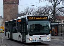 21.01.2015 einer der beiden Citaro C2 der Firma Behrendt am Paul-Kaiser-Reka Platz, Brandenburg (Havel).