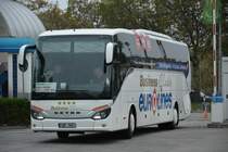 3AM-1893 (Setra S516 HD) kommt am 25.10.2014 aus Richtung Dresden, Aufgenommen am ZOB in Berlin.
