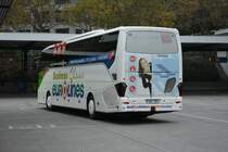 3AM-1893 (Setra S516 HD) kommt am 25.10.2014 aus Richtung Dresden, Aufgenommen am ZOB in Berlin.
