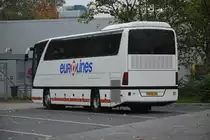 Dieser Mercedes Benz O350 Tourismo kommt aus Moldawien (GEAV 182) und macht Pause am 25.10.2014, Berlin ZOB.
