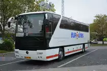Dieser Mercedes Benz O350 Tourismo kommt aus Moldawien (GEAV 182) und macht Pause am 25.10.2014, Berlin ZOB.
