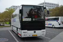 Dieser Mercedes Benz O350 Tourismo kommt aus Moldawien (GEAV 182) und macht Pause am 25.10.2014, Berlin ZOB.
