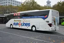 3AM-1893 (Setra S516 HD) macht am 25.10.2014 Pause, Aufgenommen am ZOB in Berlin.
