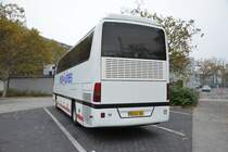 Dieser Mercedes Benz O350 Tourismo kommt aus Moldawien (GEAV 182) und macht Pause am 25.10.2014, Berlin ZOB.
