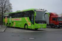 Am 25.10.2014 macht WES-MV 710 (MAN Lion's Coach) Pause, Berlin ZOB.
