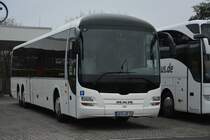 Am 26.10.2014 steht UEM-UR 26 auf dem Rastplatz an der Avus (A115). Aufgenommen wurde ein MAN Lion's Regio.
