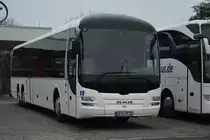 Am 26.10.2014 steht UEM-UR 26 auf dem Rastplatz an der Avus (A115). Aufgenommen wurde ein MAN Lion's Regio.
