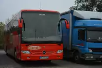 UER-B 518 (Mercedes Benz Tourismo) steht am 26.10.2014 am Rastplatz der Avus (A115).
