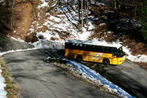 Ein Neoplan 312K Postauto auf dem Kurs 62.427 Novaggio - Cademario zwischen Breno und Aranno; 24.01.2015