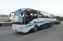 HIGER KLQ6129QAE3,ein Reisebus Sitzplatzkapazität für 47 + 1
Sitze gesehen in China am drei Schluchtendamm am 26.10.2014.
