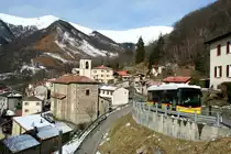 In Deutschland sagt man,  Alle Affen machen`s nach!  So auch ich jetzt! Dieses Motiv veröffentlichte Luca Devecchi am 13.01.15. Heute schien aber die Sonne so schön und die Berge waren klar;-) 
Ein Scania/Hess K320 UB Postauto auf dem Kurs 62.423 Miglieglia - Lamone bei der Ausfahrt von Mugena. Es ist einfach ein schönes Motiv! 31.01.2015