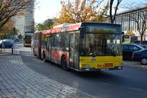 B-V 4019 unterwegs am 08.11.2014 auf der Linie 109. Aufgenommen wurde ein MAN, Berlin Zoologischer Garten.
