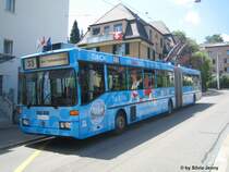 Mercedes O405GTZ Nr. 23 ''Host City Z�rich'' am 20.6.08 bei der 33er Endstation Morgental im Stadtteil Wollishofen. Der Bus wird 45 Minuten Fahrzeit an die andere Endstaiton Bhf. Tiefenbrunnen ben�tigen. Der UEFA Bus wurde erst in letzter Minute lanciert, so machte ich ein Extra Ausflug nach Z�rich...