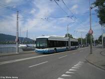 Swisstrolley 3 Nr. 144 am 20.6.08 bei der 33er Endstation beim Bahnhof Tiefenbrunnen. Der ST3 Nr. 144 war der erste Swisstrolley f�r die VBZ, nach einigen Nachbesserungsarbeiten verrichtet er nun einen zuverl�ssigen Dienst auf den Z�rcher Trolleylinien.