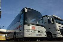 UEM-UR 38 (Mercedes Benz Tourismo) steht am 27.12.2014 auf dem Rastplatz an der A 115 (Avus).
