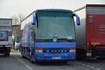 NHY-1301 aus Griechenland (Setra 3XX) steht am 27.12.2014 auf dem Rastplatz der A 115 in Berlin.