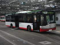 05.07.07,SOLARIS-URBINO-12 der BOGESTRA Nr.0620 beim Tag der offenen T�r f�r die Leser der Tageszeitung Westdeutsche-Allgemeine-Zeitung im Stra�enbahndepot Gelsenkirchen.Interessierte WAZ-Leser wurden bei dieser Sommeraktion ausgelost und durch das Bogestra-Depot gef�hrt.Der Schwerpunkt lag bei den vielen Stra�enbahnen und der Werkstatt.Der extra bereitgestellte SOLARIS-URBINO-12 fand leider wenig Beachtung.  