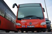 Am 27.12.2014 steht UEM-UR 12 (Mercedes Benz Citaro) abgestellt auf dem Parkplatz an der Avus in Berlin.
