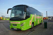 NOM-WE 9 (VDL Futura) steht am 27.12.2014 auf dem Rastplatz an der A 115.
