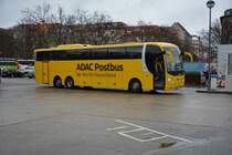 BM-RT 421 (Scania OmniExpress) fährt für den ADAC/Postbus am 10.01.2015 Richtung Köln. Aufgenommen am ZOB Berlin.
