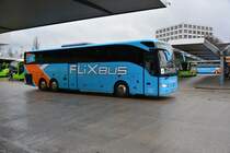 HH-ET 1626 (Mercedes Benz Tourismo,FlixBus) ist am 10.01.2015 unterwegs Richtung Dresden. Aufgenommen ZOB Berlin.