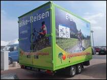 Fahrradanh�nger von H�rmann Reisen aus Deutschland im Stadthafen Sassnitz am 31.08.2013